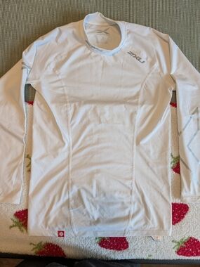 2XU White Long Sleeve Compression Top Triathlon Cycling Size Medium